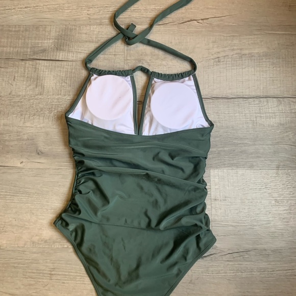 One piece bathing suit 🩱 - Picture 2 of 2